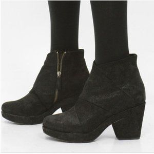 Eileen Fisher Coax Black Soft Grained Texture Leather Platform Boots - Size 9.